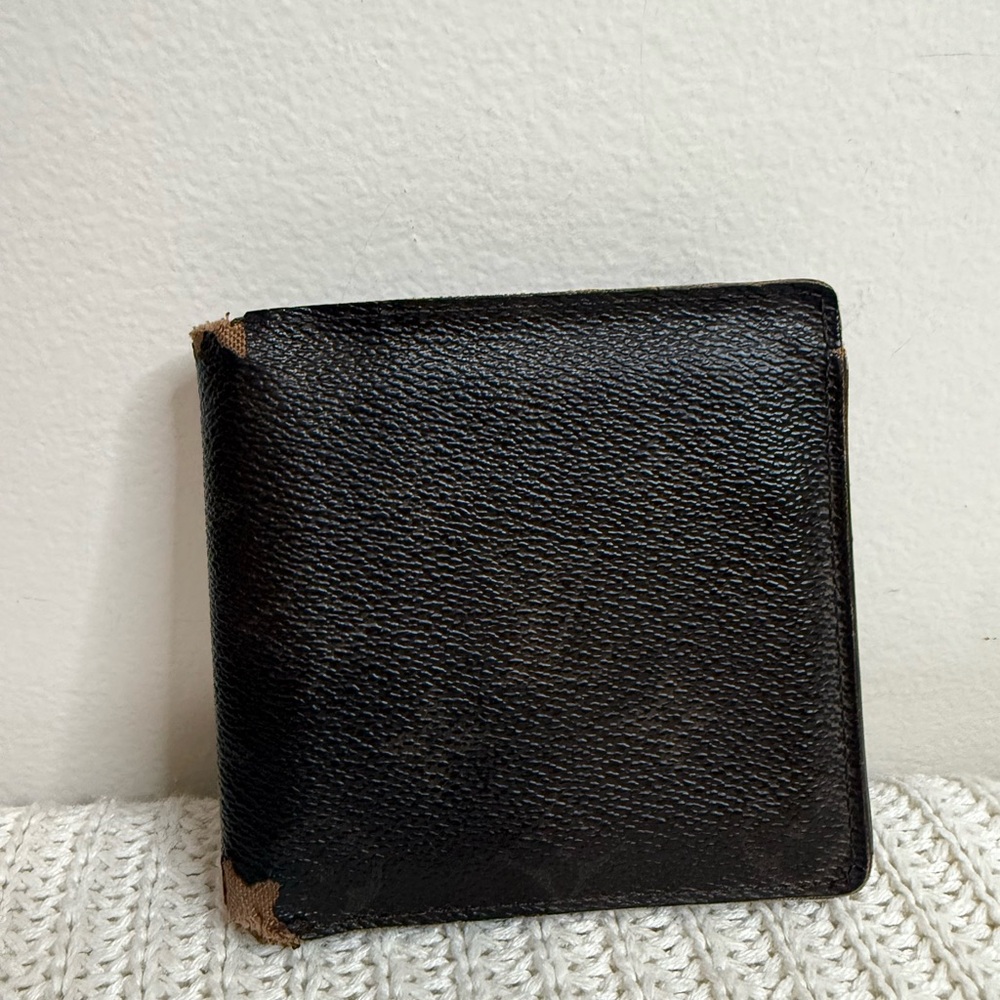 Louis Vuitton Men's monogram canvas and  Leather Bi-Fold Wallet - project